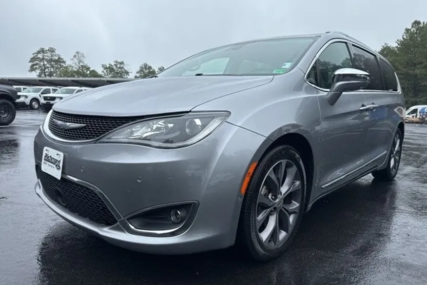 2018 Chrysler Pacifica Limited photo 1