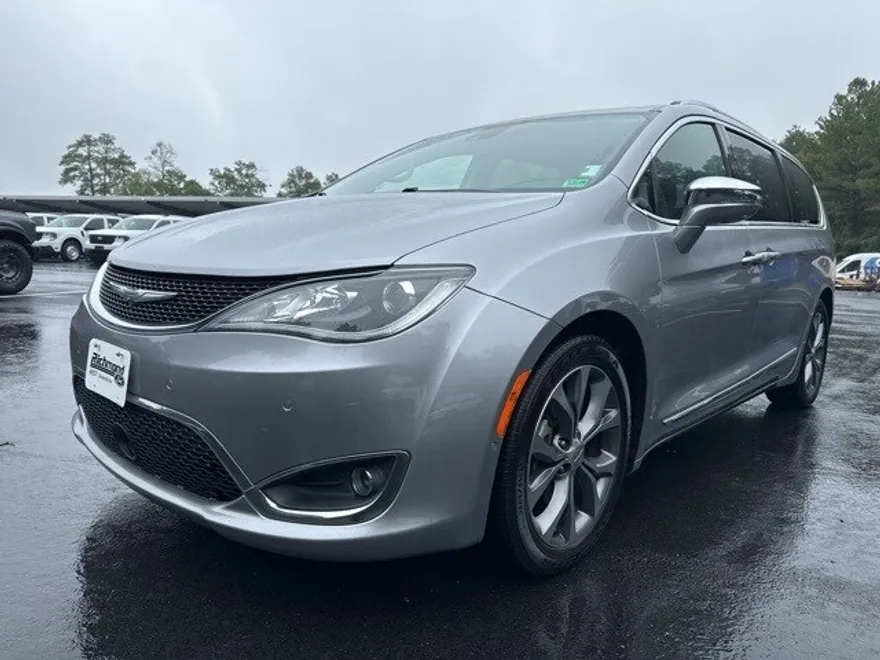 2018 Chrysler Pacifica Limited photo 1