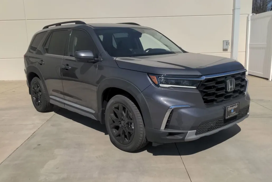 2025 Honda Pilot Touring photo 1