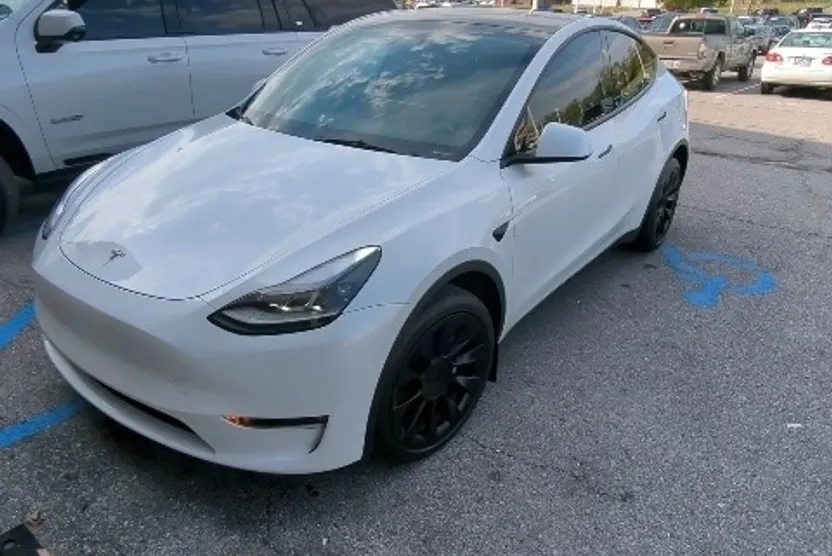 2023 Tesla Model Y Long Range photo 1