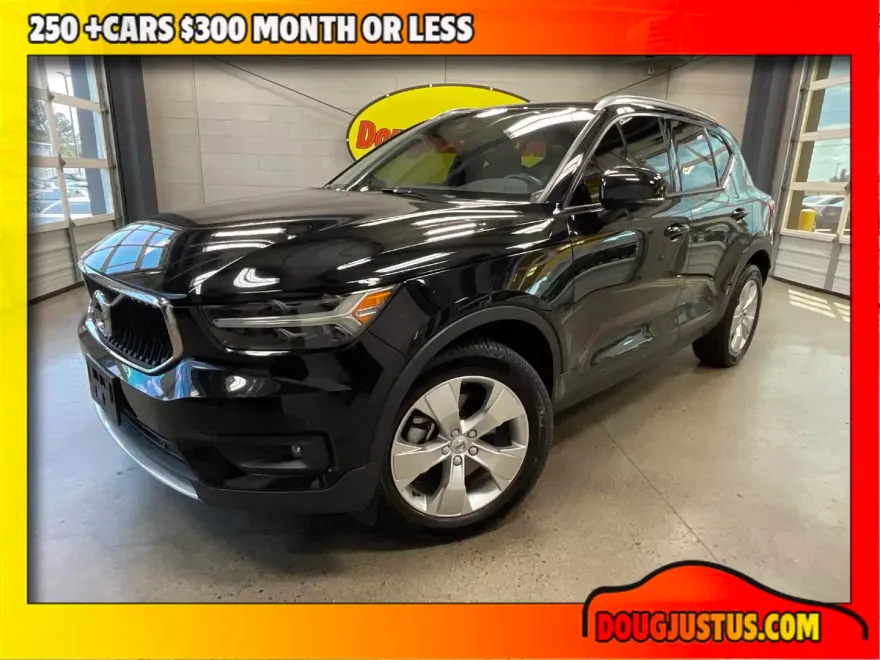 2021 Volvo XC40 Momentum photo 1