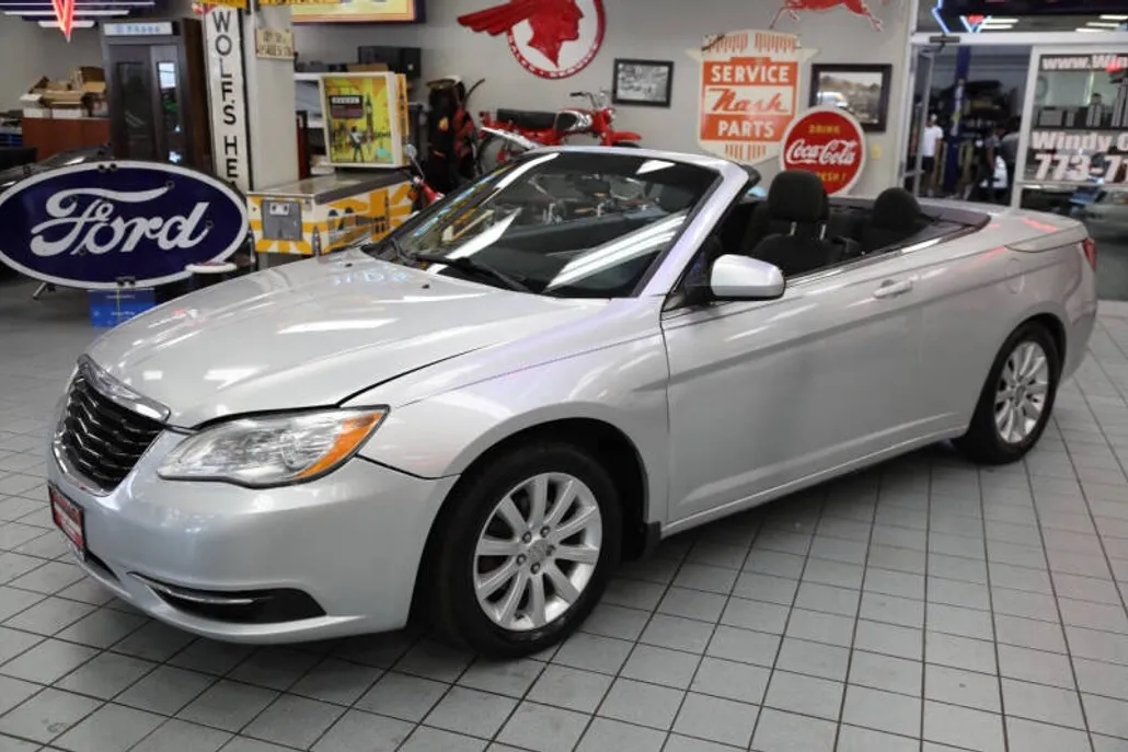 2011 Chrysler 200 Limited Touring photo 1
