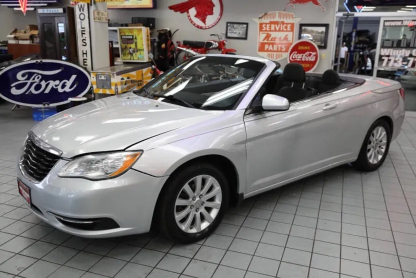 2011 Chrysler 200 Limited Touring photo 1