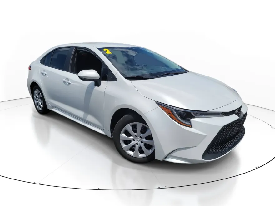 2022 Toyota Corolla LE photo 1