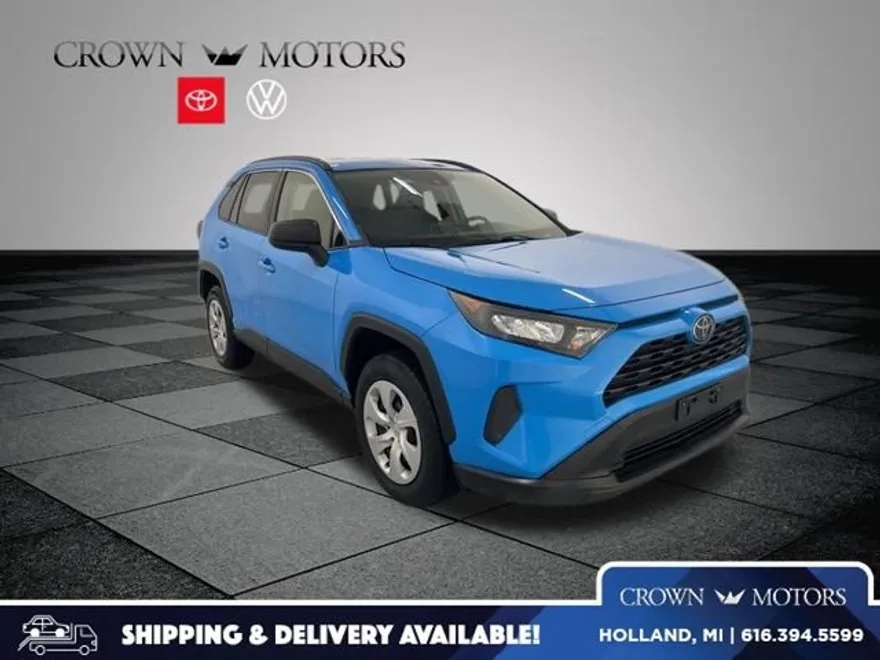 2019 Toyota RAV4 LE photo 1