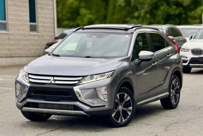 2020 Mitsubishi Eclipse Cross SE photo 1