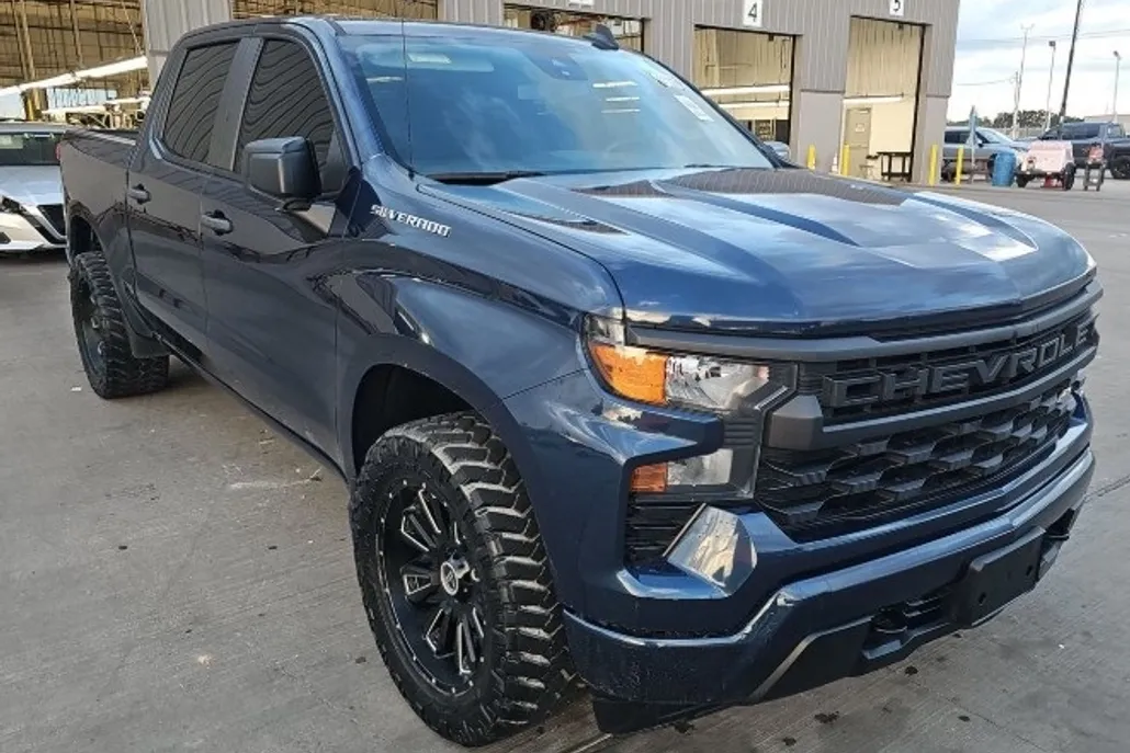 2023 Chevrolet Silverado 1500 Custom photo 1