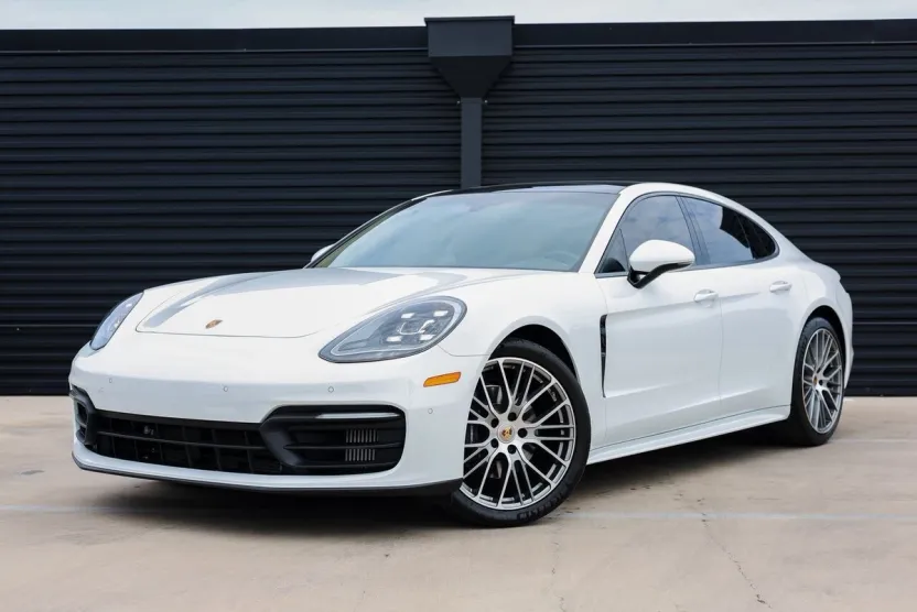 2021 Porsche Panamera 4 photo 1