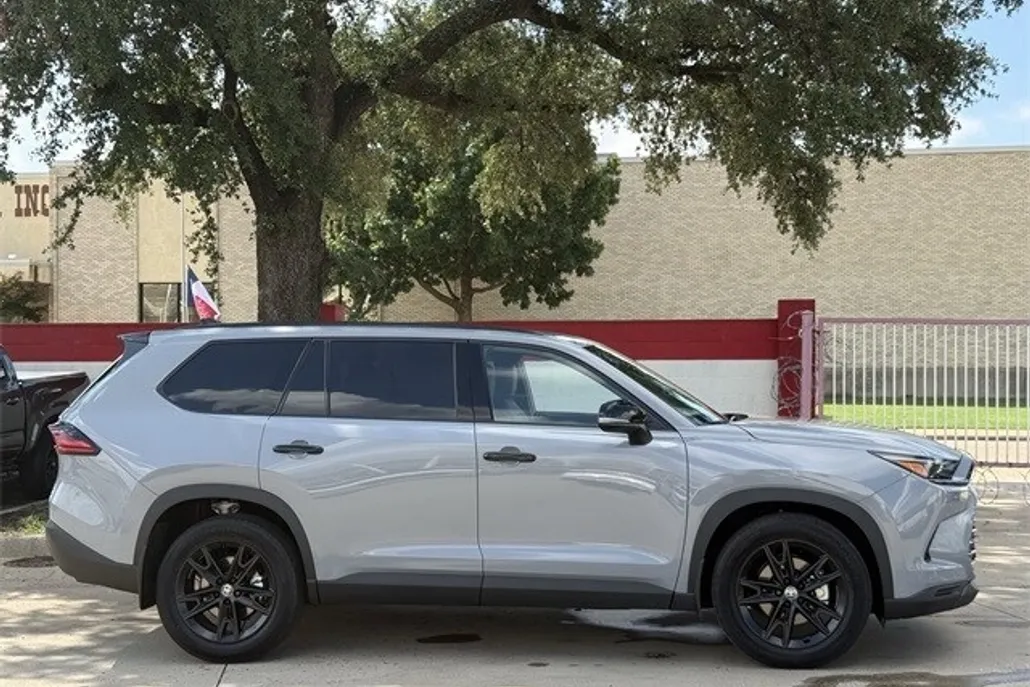 2025 Toyota Highlander Hybrid Limited photo 1