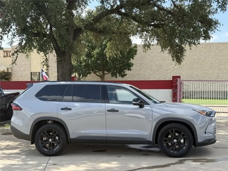 2025 Toyota Highlander Hybrid Limited photo 1