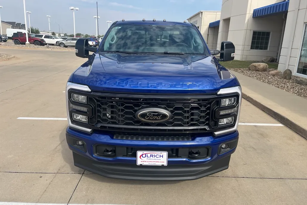 2026 Ford F-350 Lariat photo 1