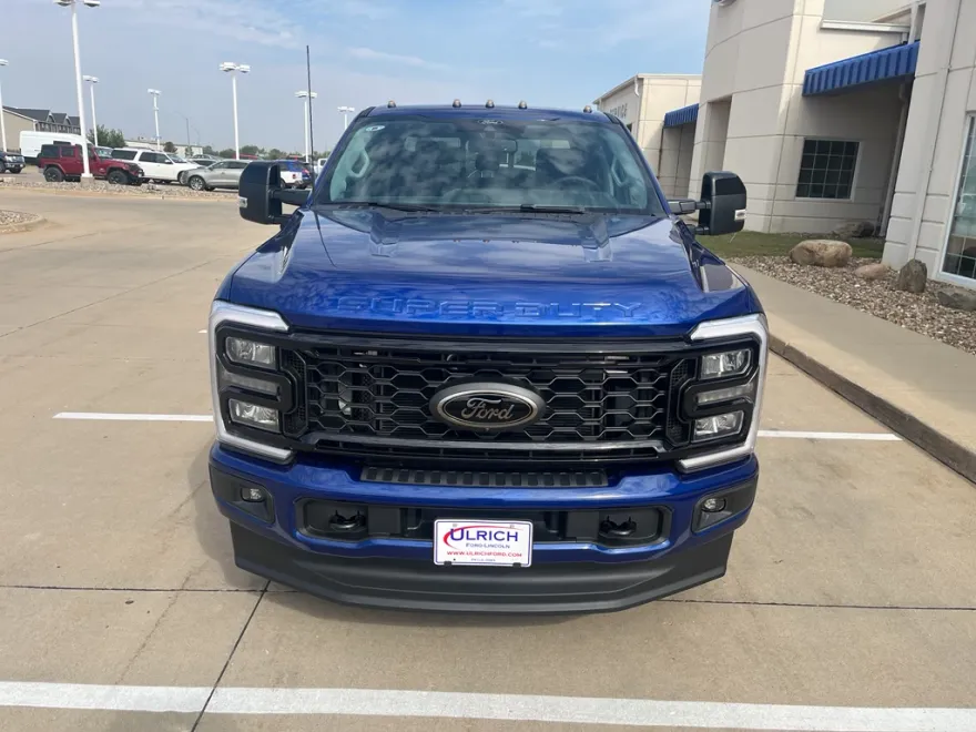 2026 Ford F-350 Lariat photo 1