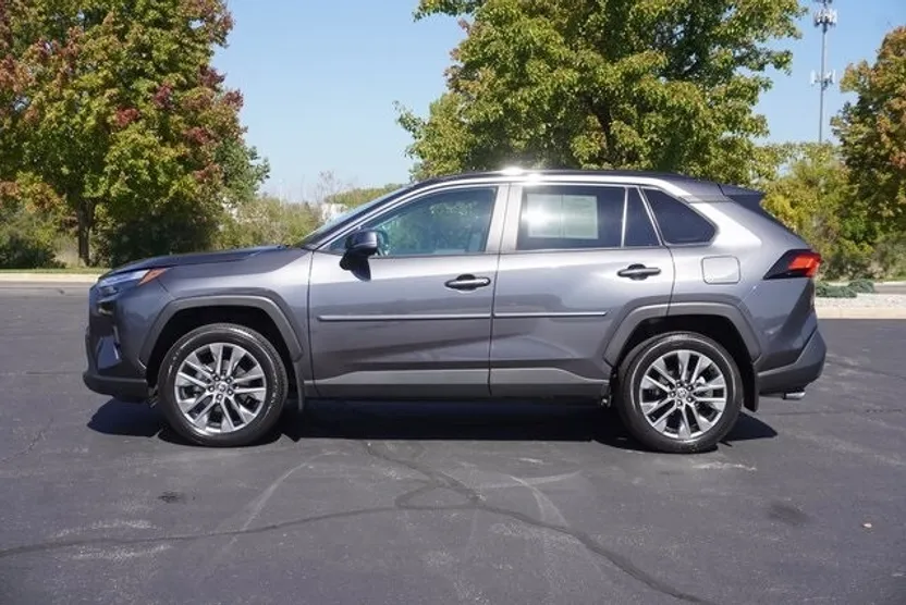 2023 Toyota RAV4 XLE Premium photo 1