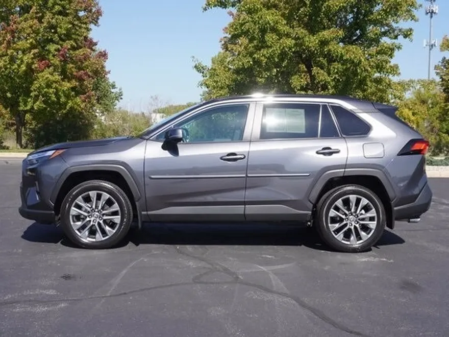 2023 Toyota RAV4 XLE Premium photo 1