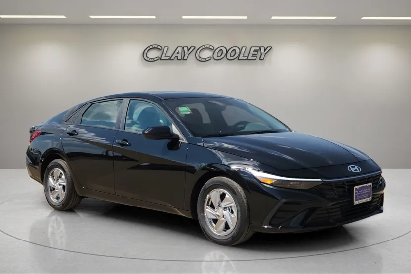 2025 Hyundai Elantra SE photo 1