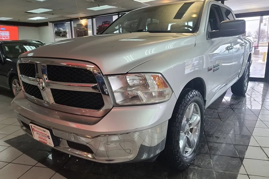 2016 Ram 1500 SLT photo 1