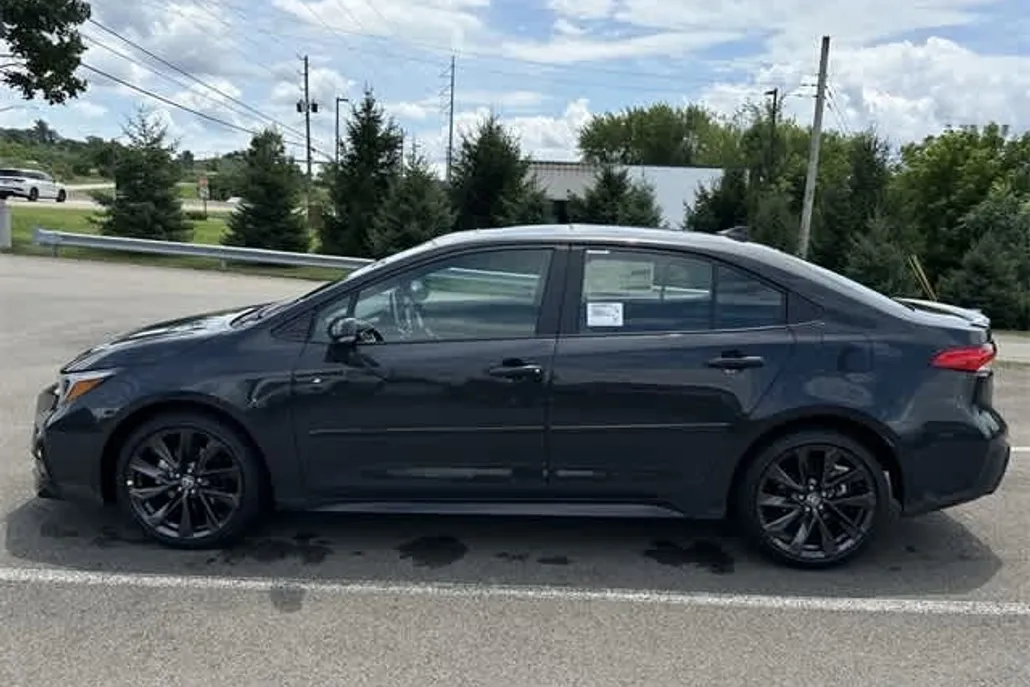 2025 Toyota Corolla SE photo 1