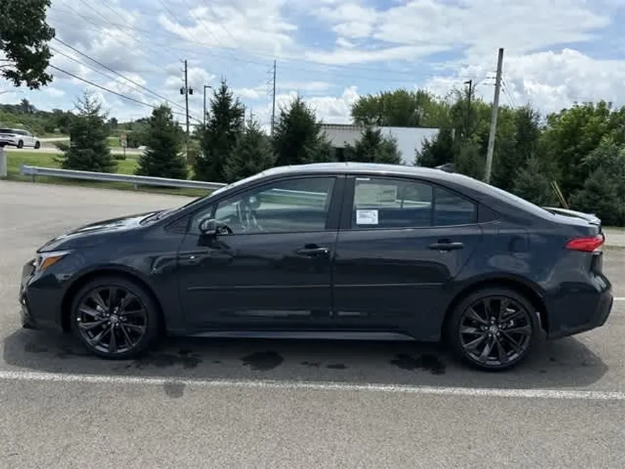 2025 Toyota Corolla SE photo 1