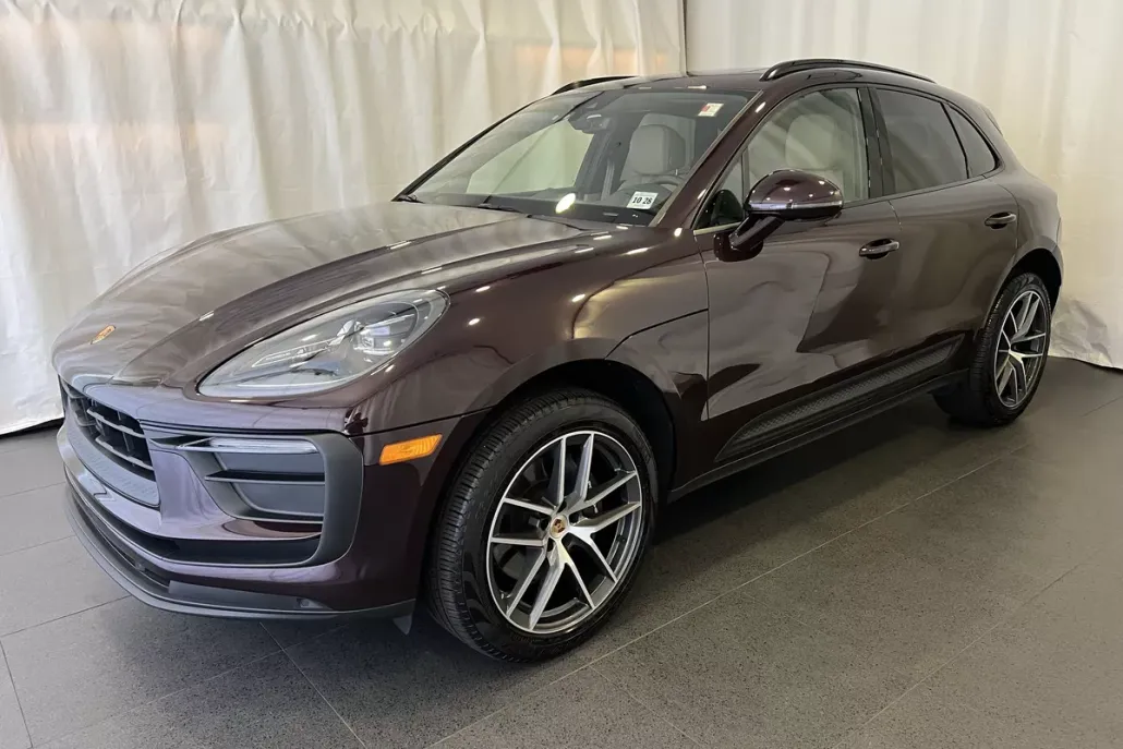 2024 Porsche Macan T photo 1