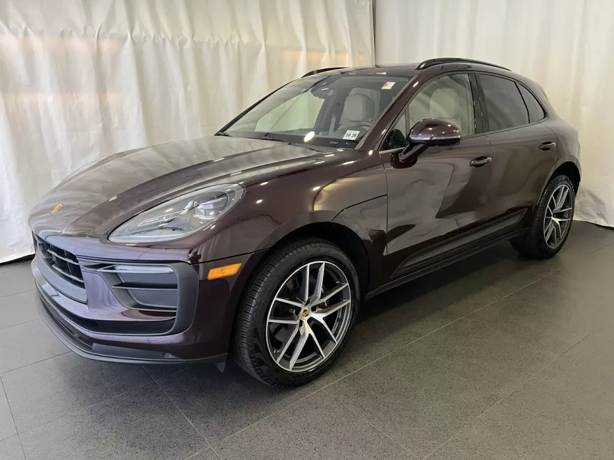 2024 Porsche Macan T photo 1
