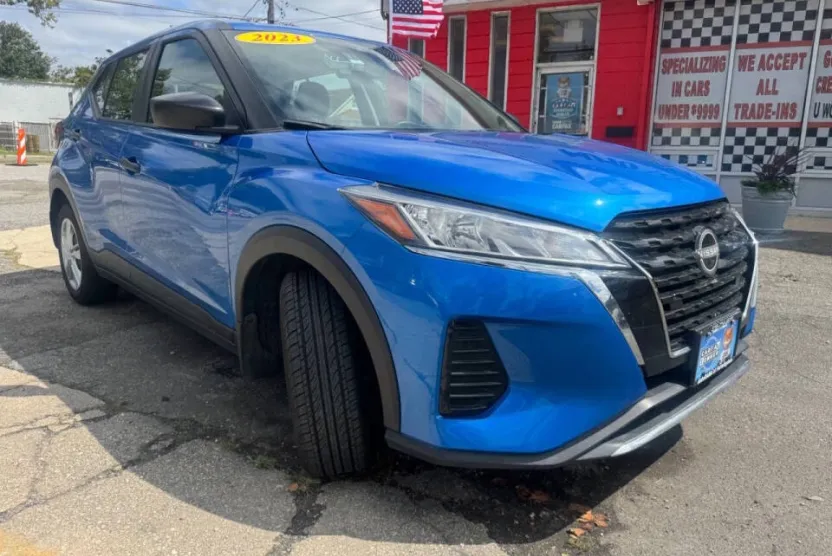 2023 Nissan Kicks S photo 1