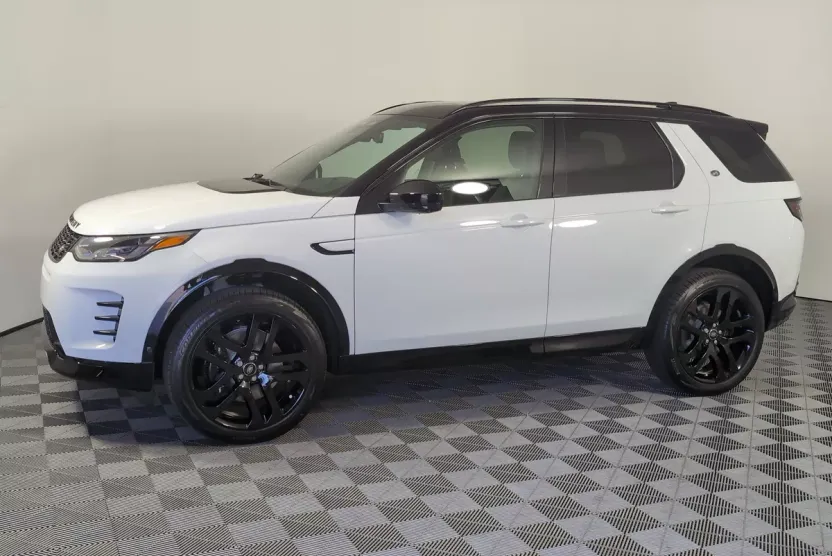 2025 Land Rover Discovery Sport Dynamic SE photo 1
