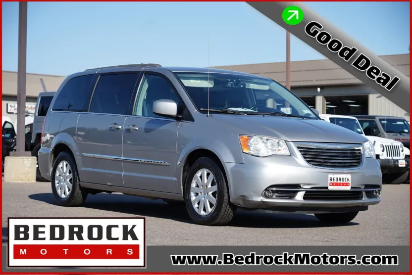 2015 Chrysler Town & Country Touring photo 1