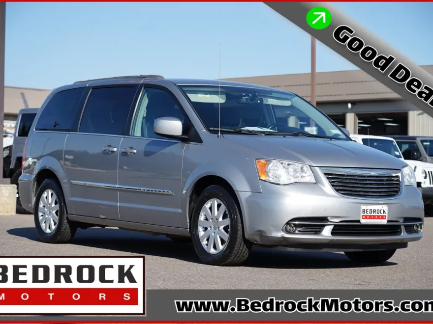 2015 Chrysler Town & Country Touring photo 1