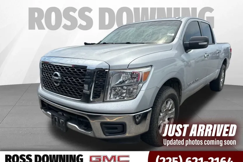 2018 Nissan Titan SV photo 1