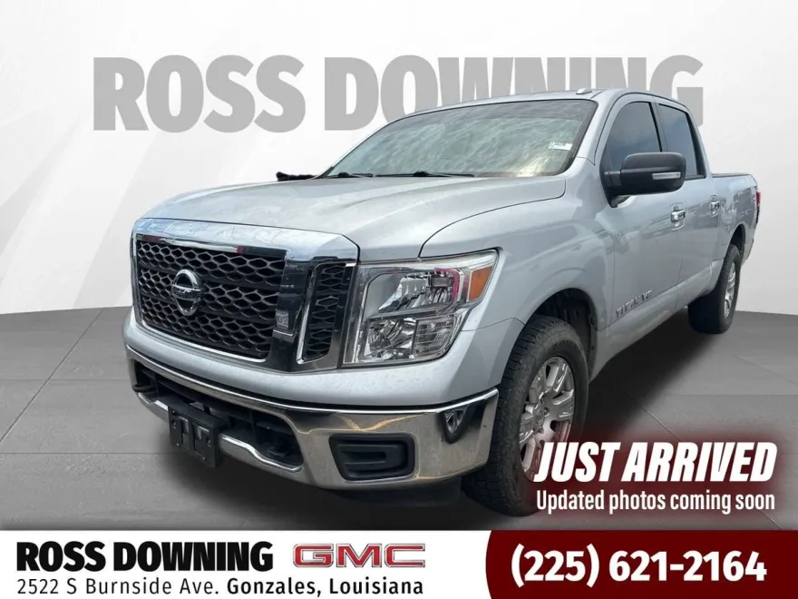 2018 Nissan Titan SV photo 1