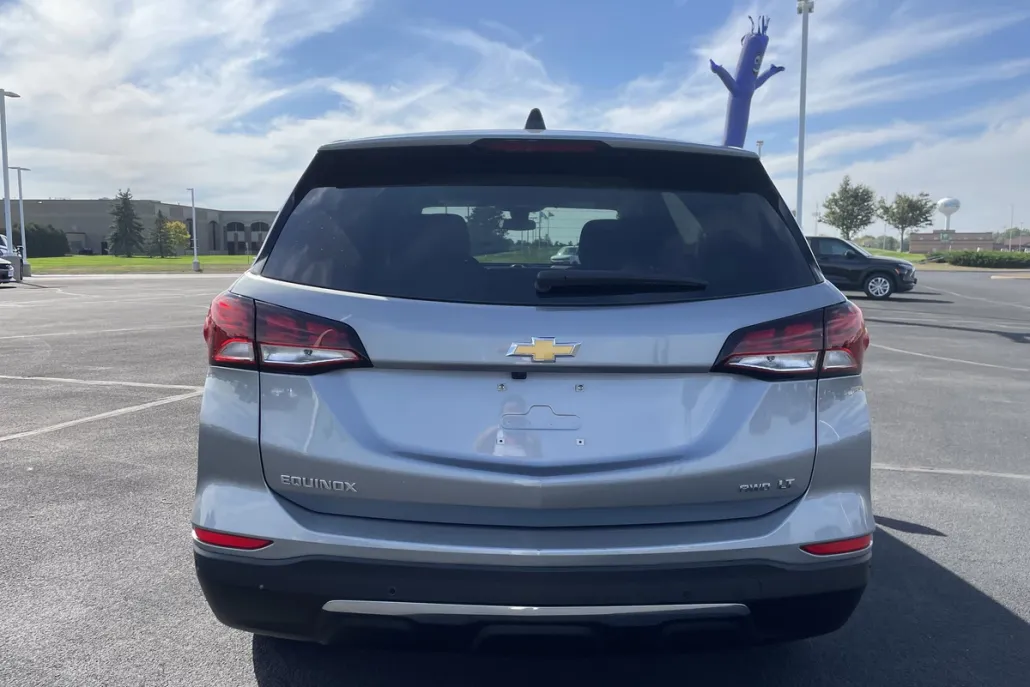 2024 Chevrolet Equinox LT photo 1
