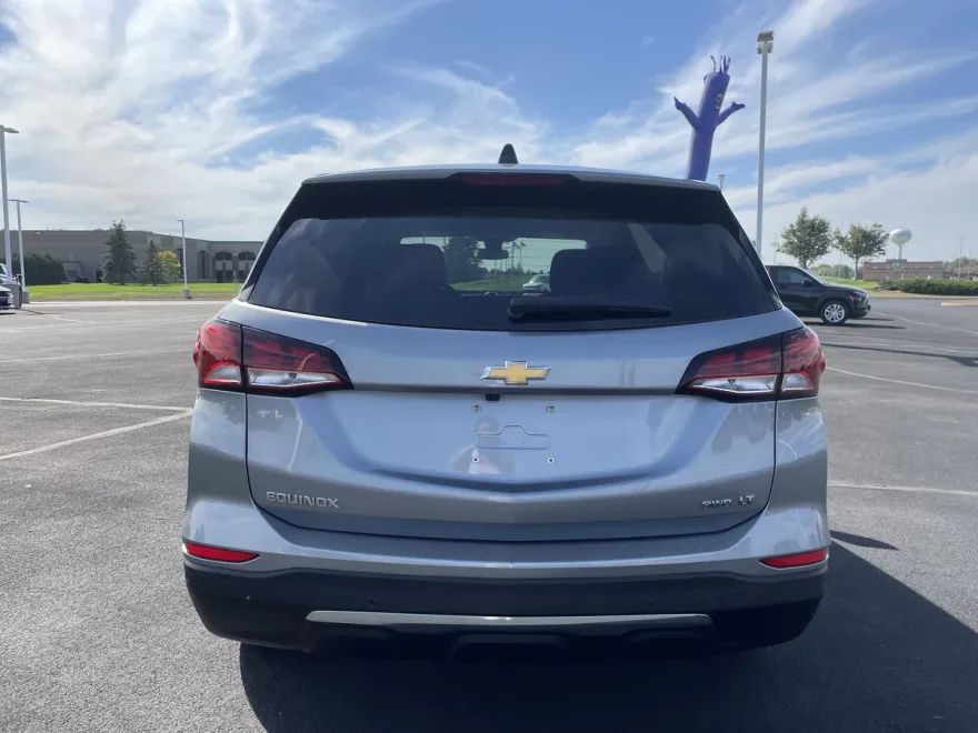 2024 Chevrolet Equinox LT photo 1