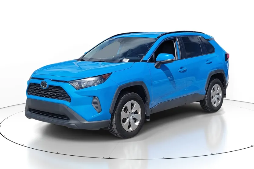 2019 Toyota RAV4 LE photo 1