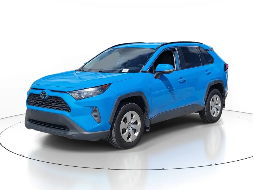 2019 Toyota RAV4 LE photo 1