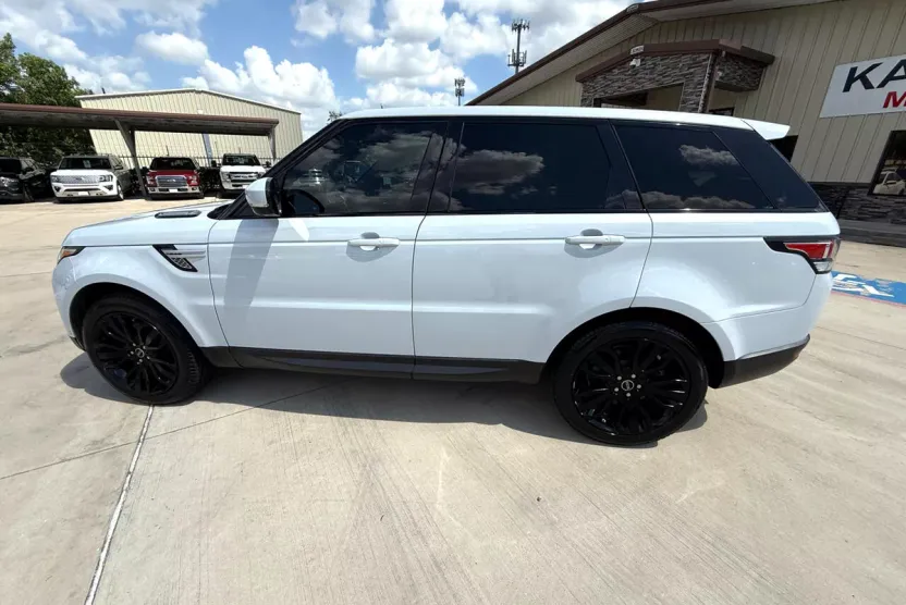 2017 Land Rover Range Rover Sport HSE photo 1