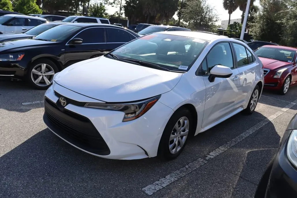 2024 Toyota Corolla LE photo 1