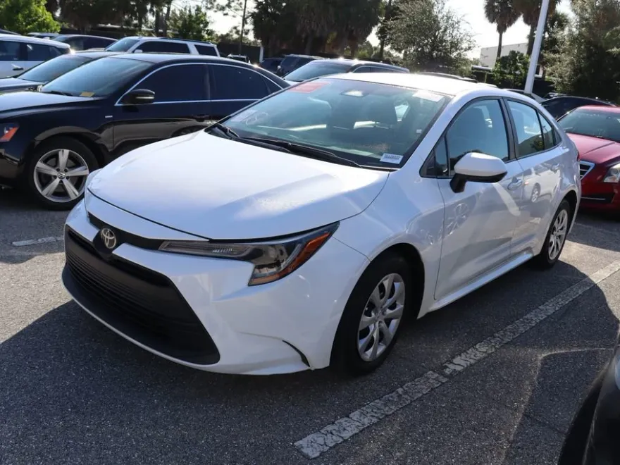 2024 Toyota Corolla LE photo 1