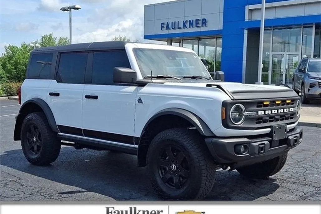 2023 Ford Bronco Base photo 1