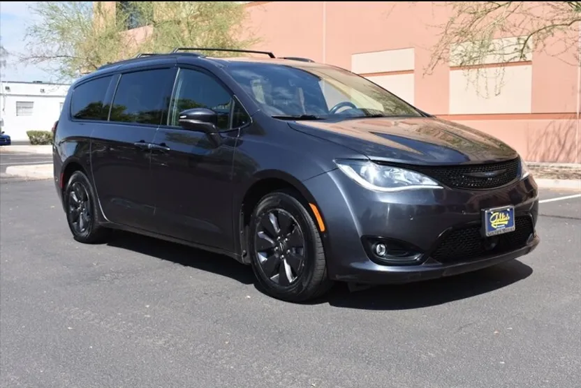 2020 Chrysler Pacifica Hybrid Limited photo 1
