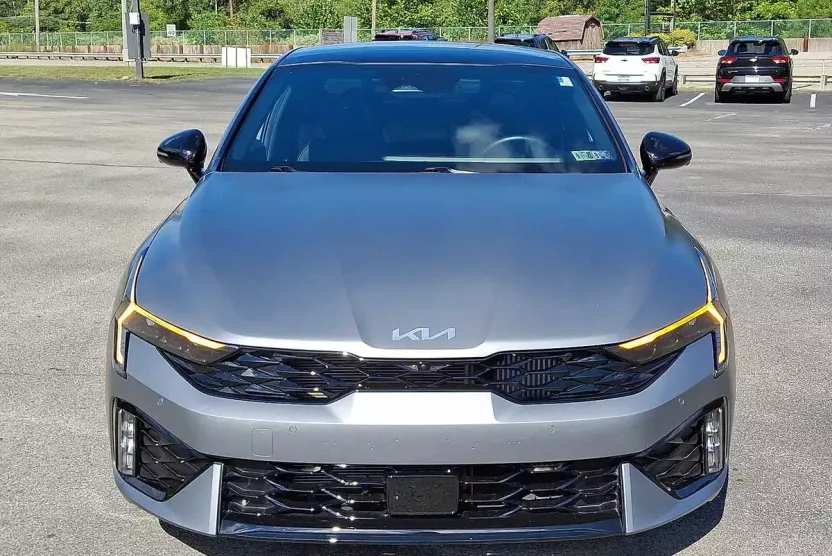 2025 Kia K5 GT photo 1