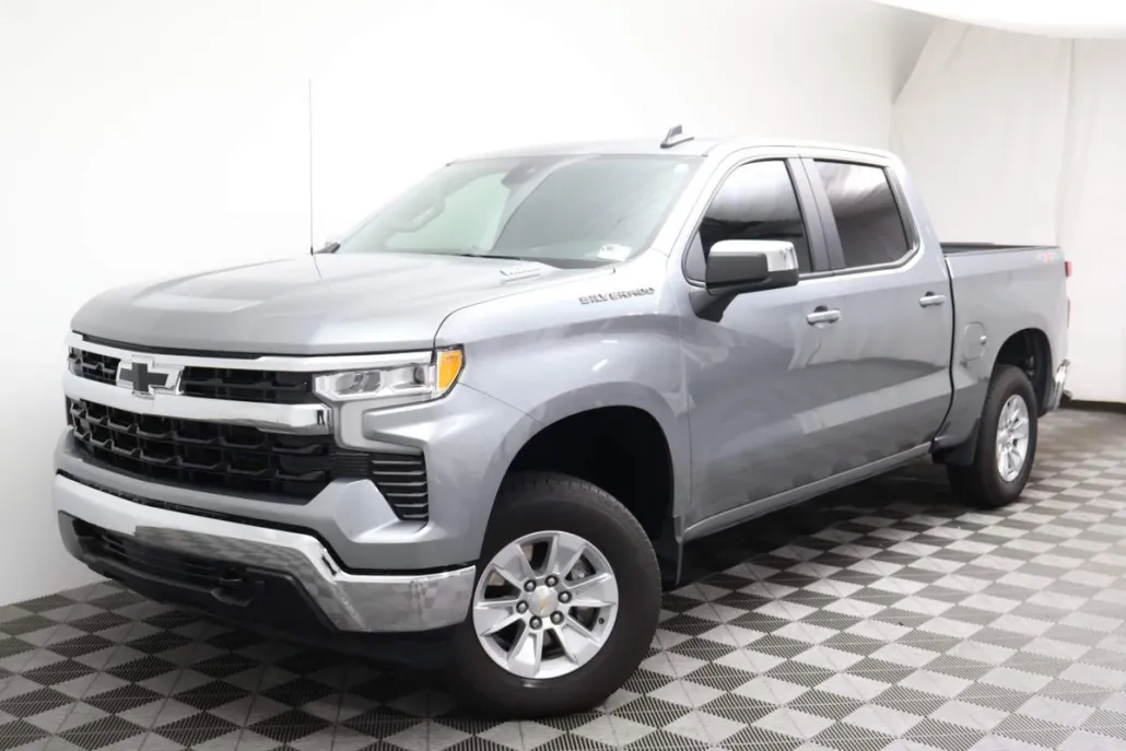 2025 Chevrolet Silverado 1500 LT photo 1