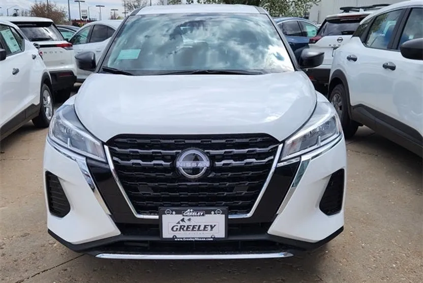 2025 Nissan Kicks Play S photo 1