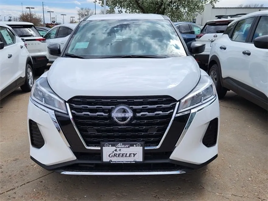 2025 Nissan Kicks Play S photo 1