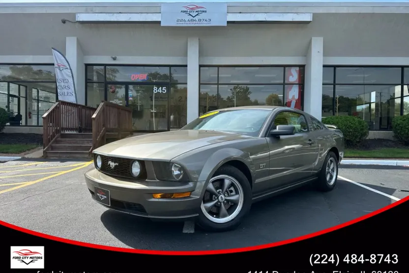 2005 Ford Mustang GT Deluxe photo 1