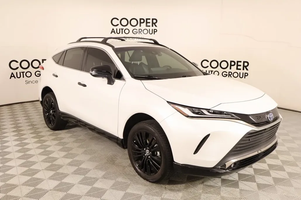 2024 Toyota Venza XLE photo 1
