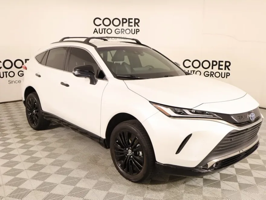 2024 Toyota Venza XLE photo 1