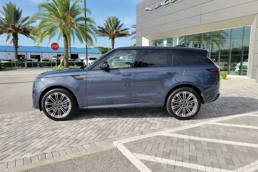 2025 Land Rover Range Rover Sport SE photo 1