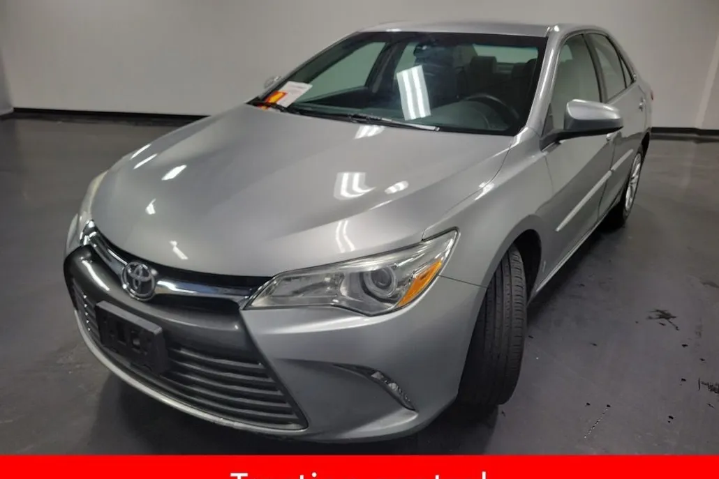 2017 Toyota Camry LE photo 1
