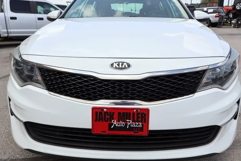 2018 Kia Optima LX photo 1