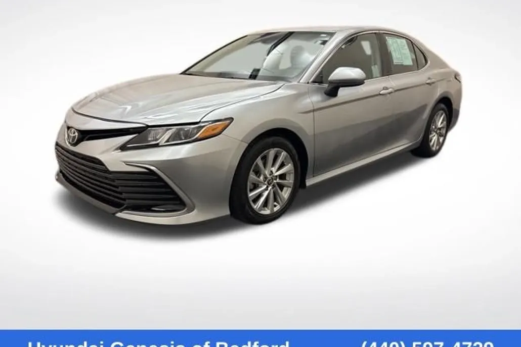 2023 Toyota Camry LE photo 1